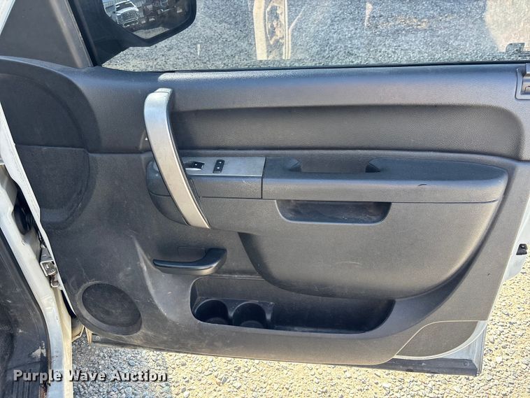 image for item YA3911 2010 Chevrolet Silverado 2500HD Crew Cab pickup truck