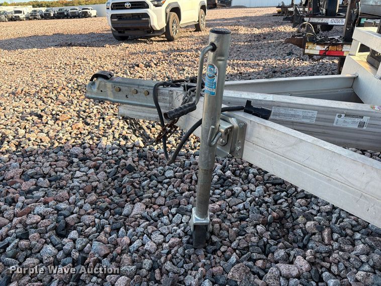 image for item YA4288 2016 Aluma 8214HS tank trailer
