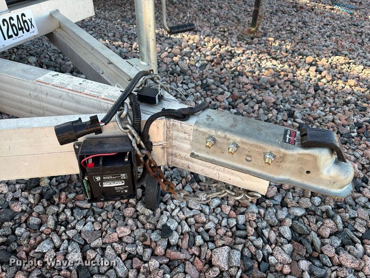 image for item YA4288 2016 Aluma 8214HS tank trailer