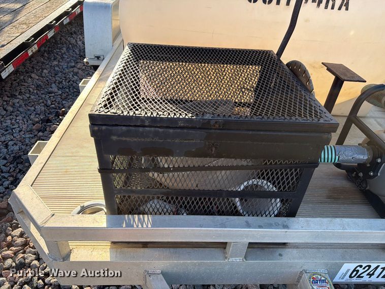 image for item YA4288 2016 Aluma 8214HS tank trailer