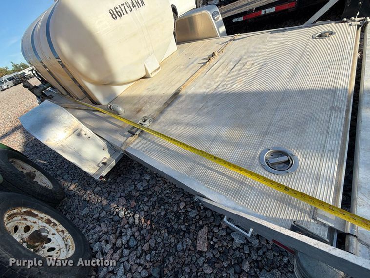 image for item YA4288 2016 Aluma 8214HS tank trailer