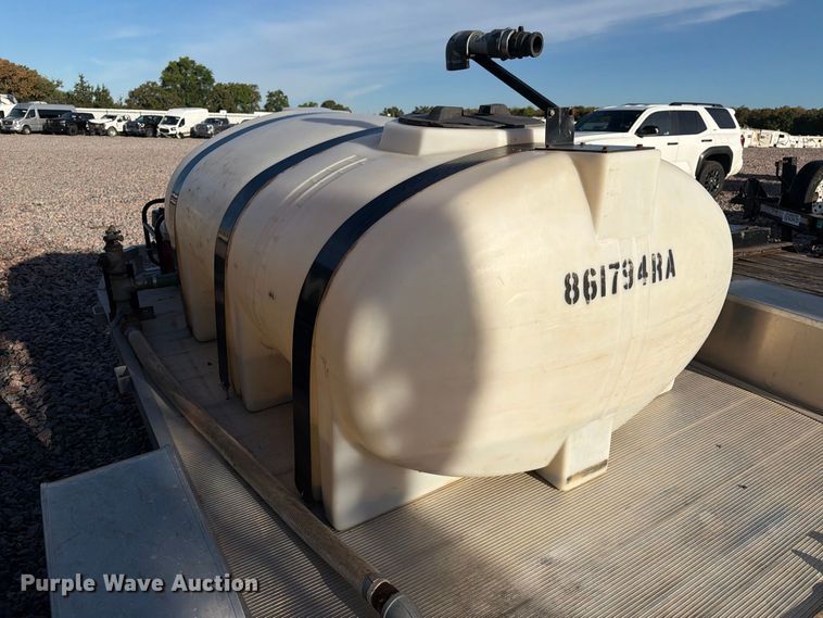 image for item YA4288 2016 Aluma 8214HS tank trailer
