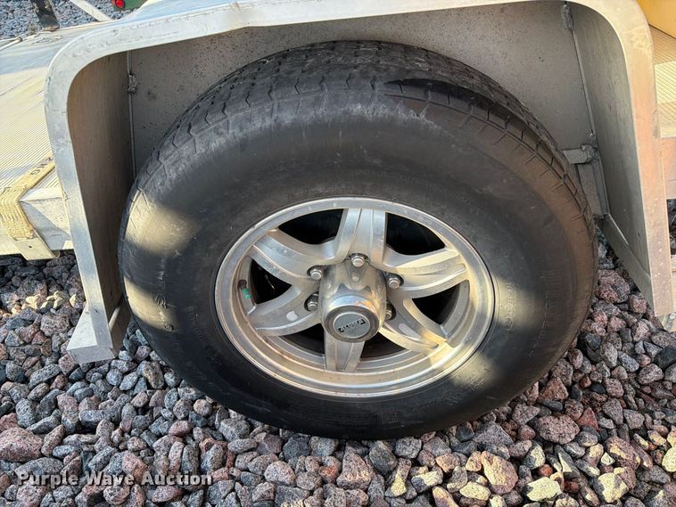 image for item YA4288 2016 Aluma 8214HS tank trailer