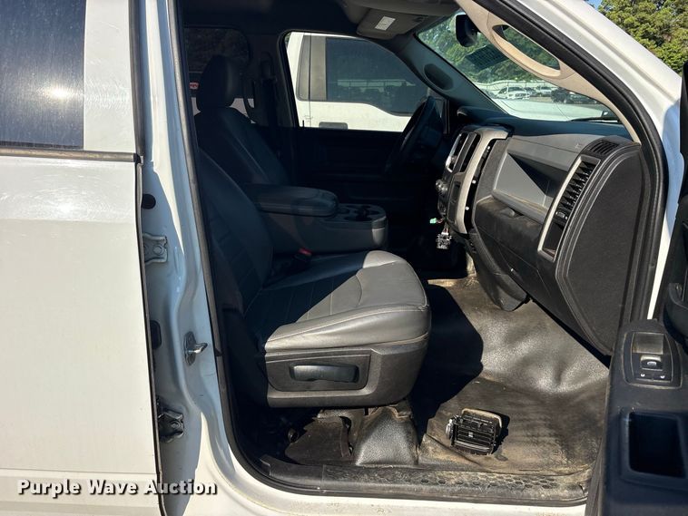 image for item YA4402 2019 RAM 1500 Ext. Cab pickup truck