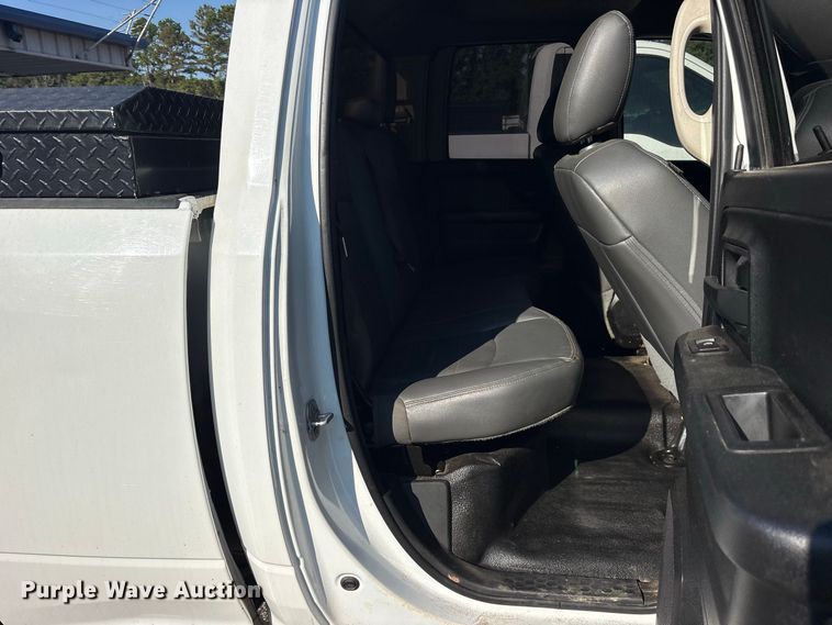 image for item YA4402 2019 RAM 1500 Ext. Cab pickup truck