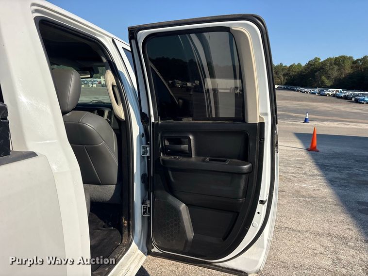 image for item YA4402 2019 RAM 1500 Ext. Cab pickup truck