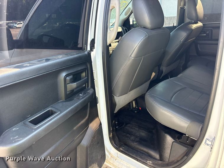 image for item YA4402 2019 RAM 1500 Ext. Cab pickup truck