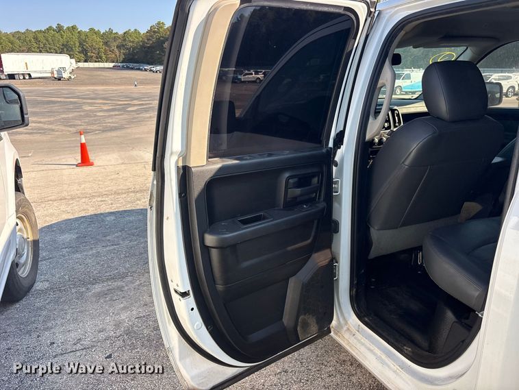 image for item YA4402 2019 RAM 1500 Ext. Cab pickup truck