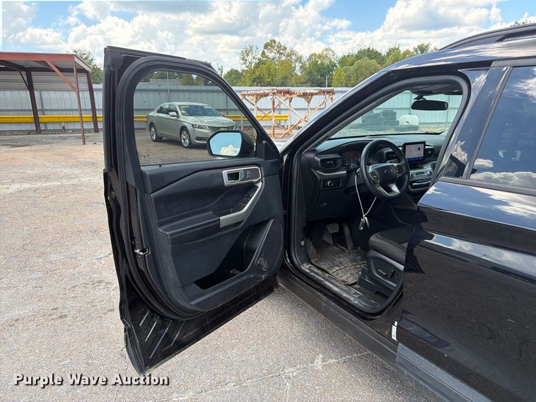 image for item YA4563 2023 Ford Explorer SUV