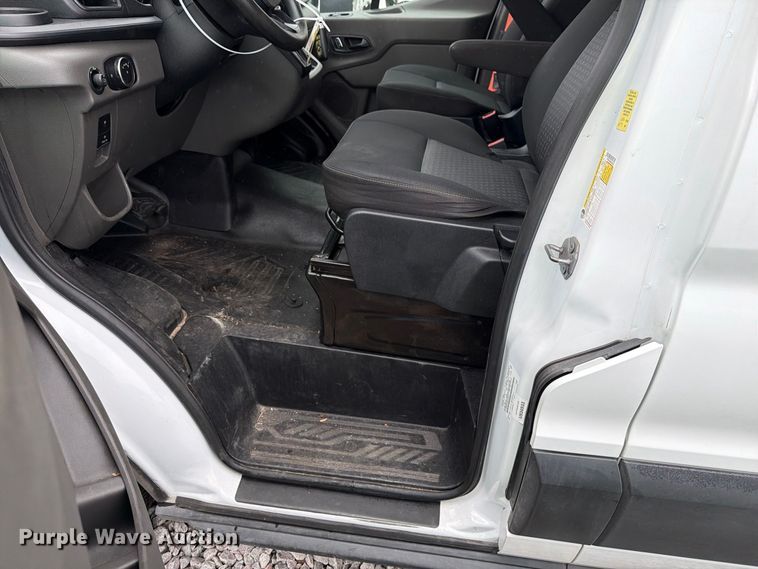 image for item YA4618 2022 Ford Transit 350 delivery van