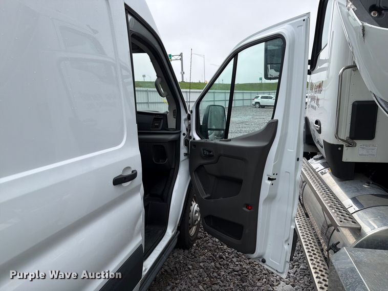 image for item YA4618 2022 Ford Transit 350 delivery van