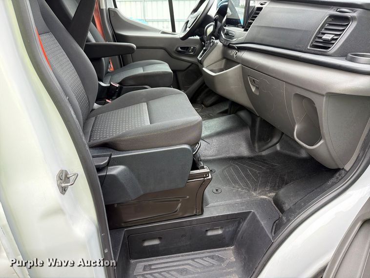 image for item YA4618 2022 Ford Transit 350 delivery van