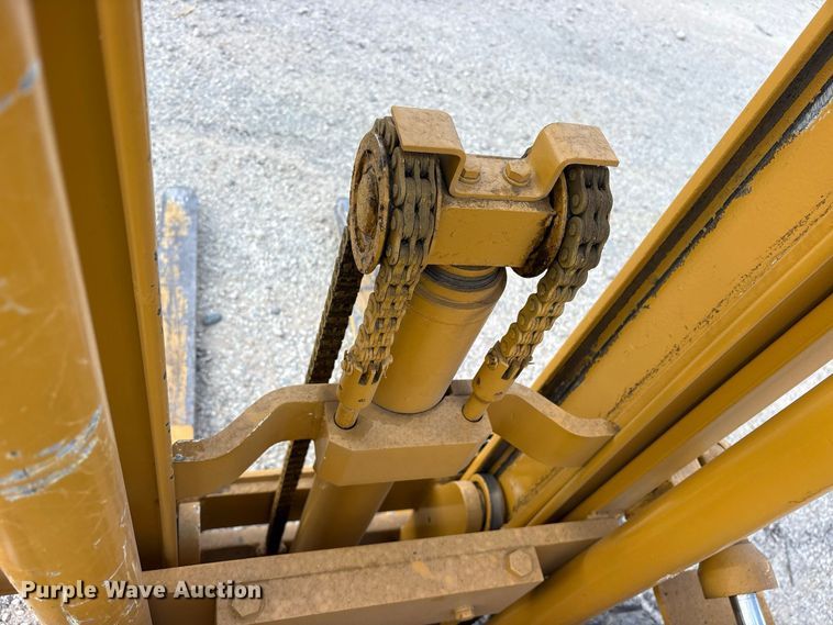 image for item YA4681 2010 Allis-Chalmers C40 forklift
