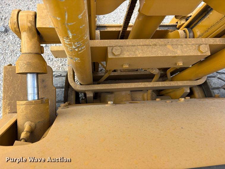 image for item YA4681 2010 Allis-Chalmers C40 forklift
