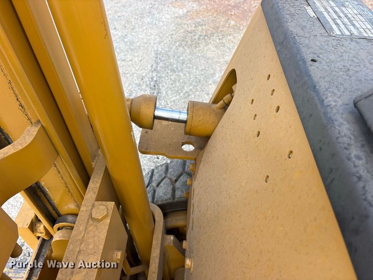 image for item YA4681 2010 Allis-Chalmers C40 forklift