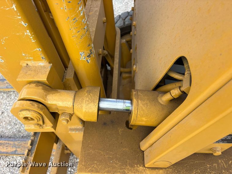 image for item YA4681 2010 Allis-Chalmers C40 forklift