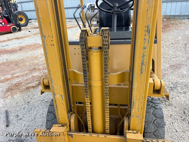 image for item YA4681 2010 Allis-Chalmers C40 forklift