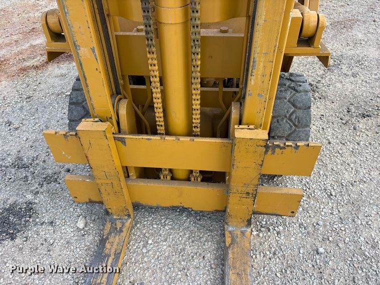 image for item YA4681 2010 Allis-Chalmers C40 forklift