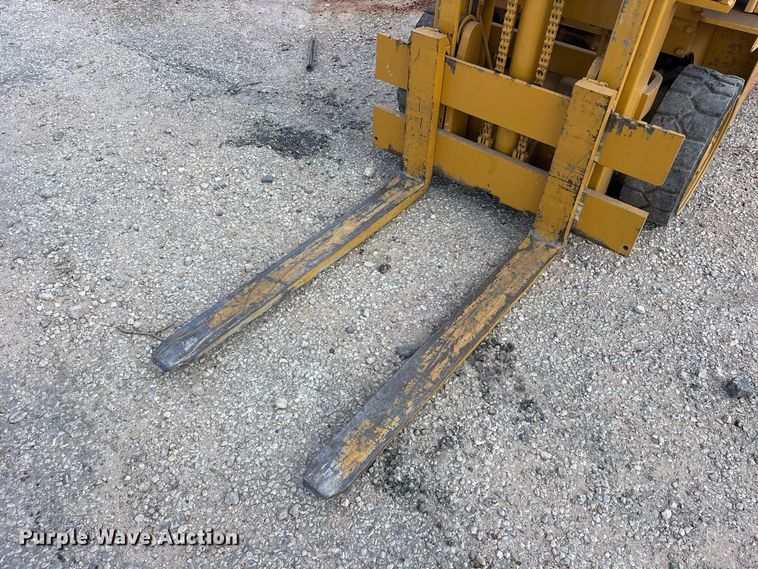 image for item YA4681 2010 Allis-Chalmers C40 forklift