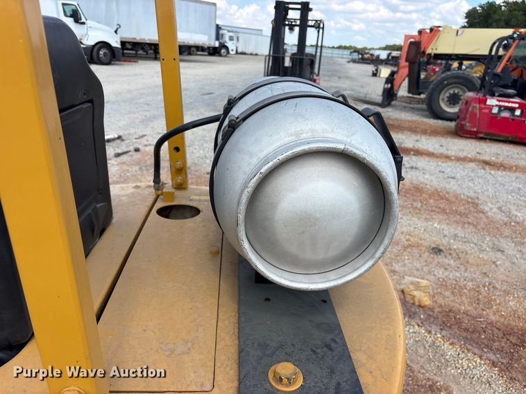 image for item YA4681 2010 Allis-Chalmers C40 forklift