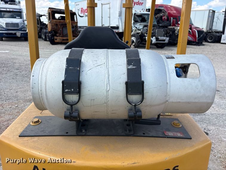 image for item YA4681 2010 Allis-Chalmers C40 forklift