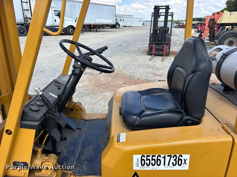 image for item YA4681 2010 Allis-Chalmers C40 forklift