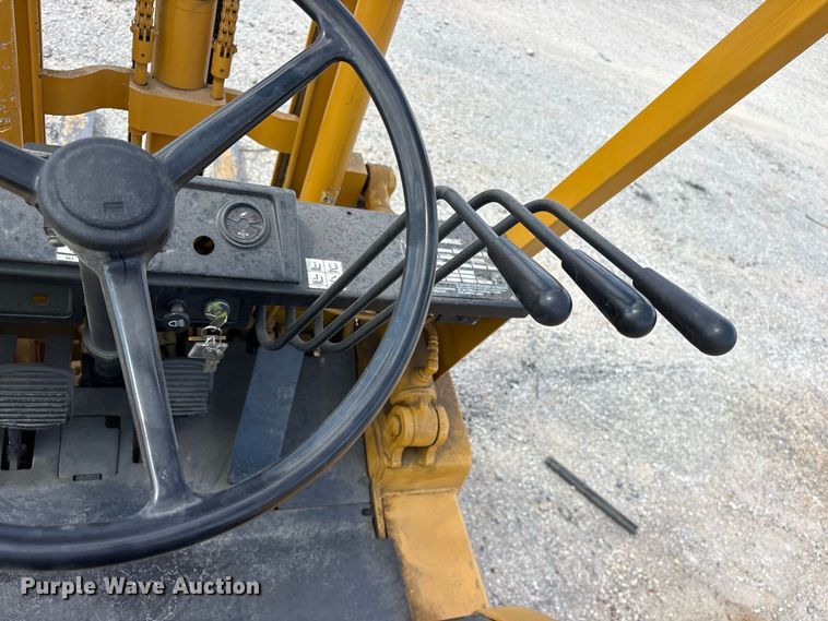 image for item YA4681 2010 Allis-Chalmers C40 forklift