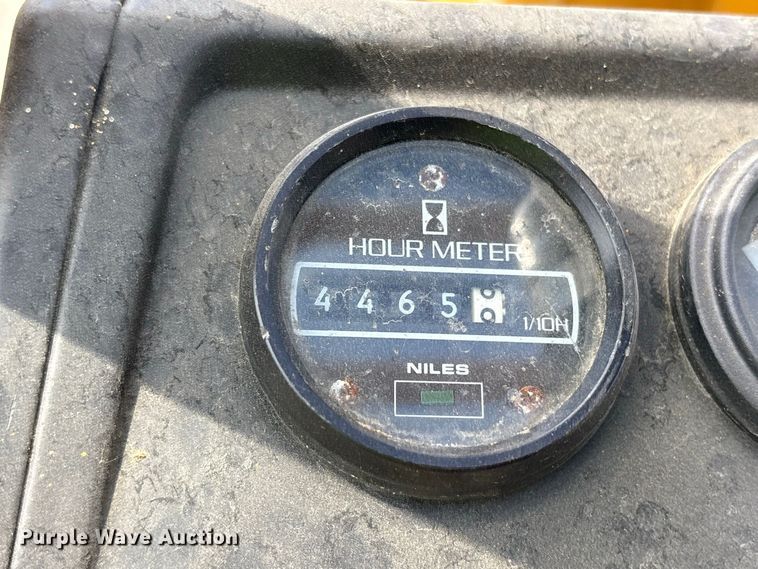 image for item YA4681 2010 Allis-Chalmers C40 forklift