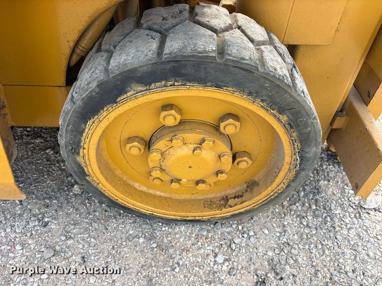 image for item YA4681 2010 Allis-Chalmers C40 forklift