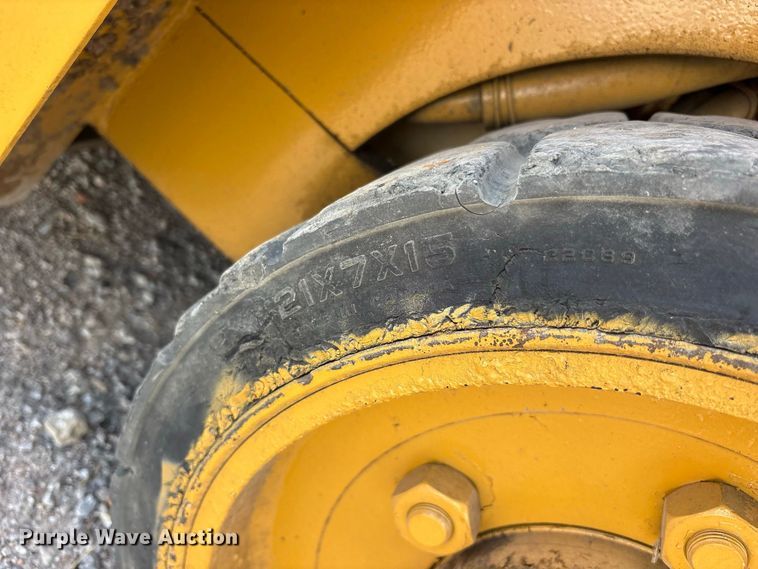 image for item YA4681 2010 Allis-Chalmers C40 forklift