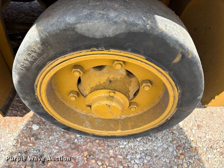 image for item YA4681 2010 Allis-Chalmers C40 forklift