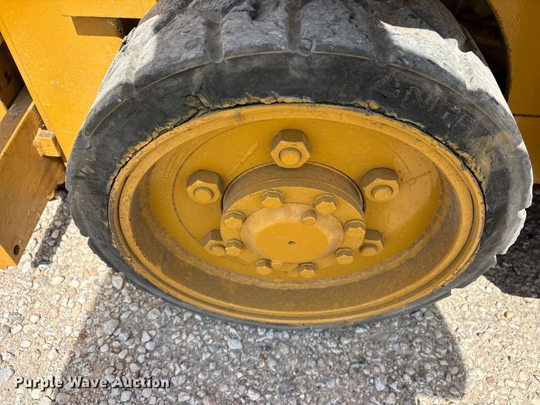 image for item YA4681 2010 Allis-Chalmers C40 forklift