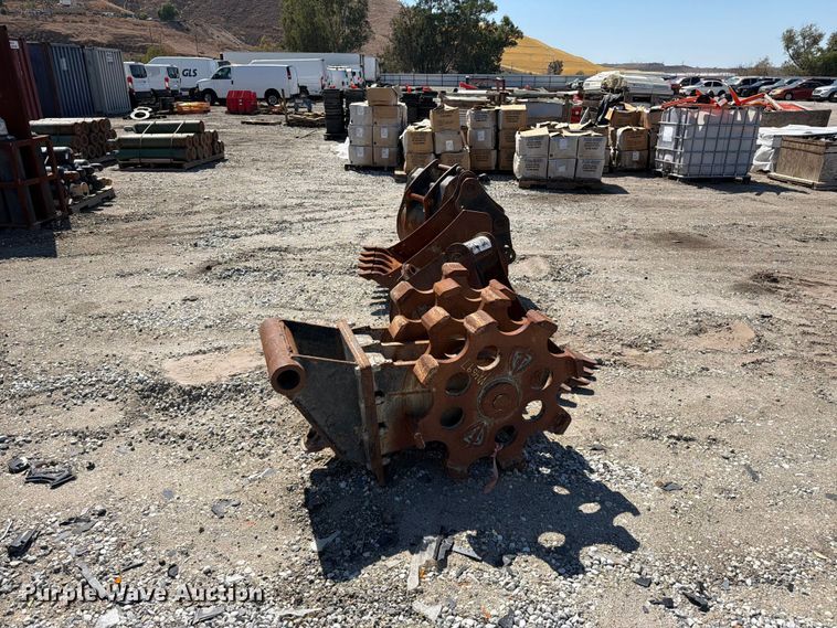 image for item YA4697 Excavator attachments