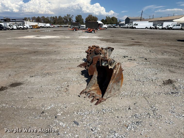 image for item YA4697 Excavator attachments