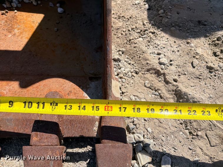 image for item YA4697 Excavator attachments