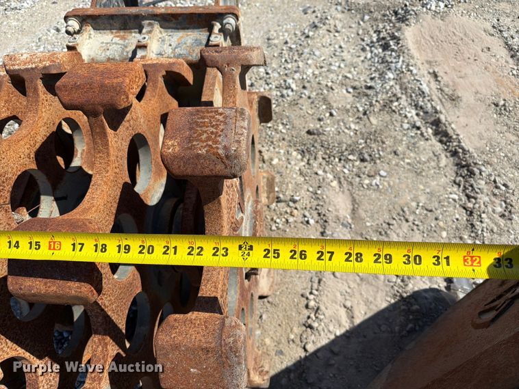 image for item YA4697 Excavator attachments