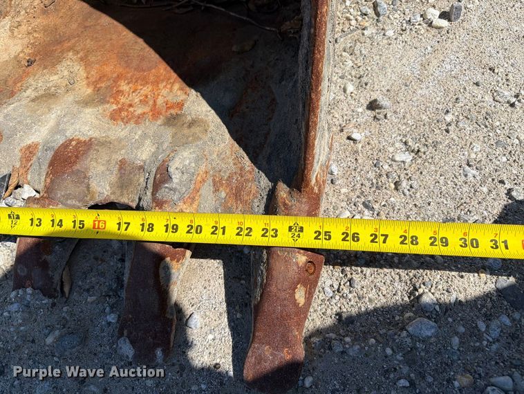 image for item YA4697 Excavator attachments
