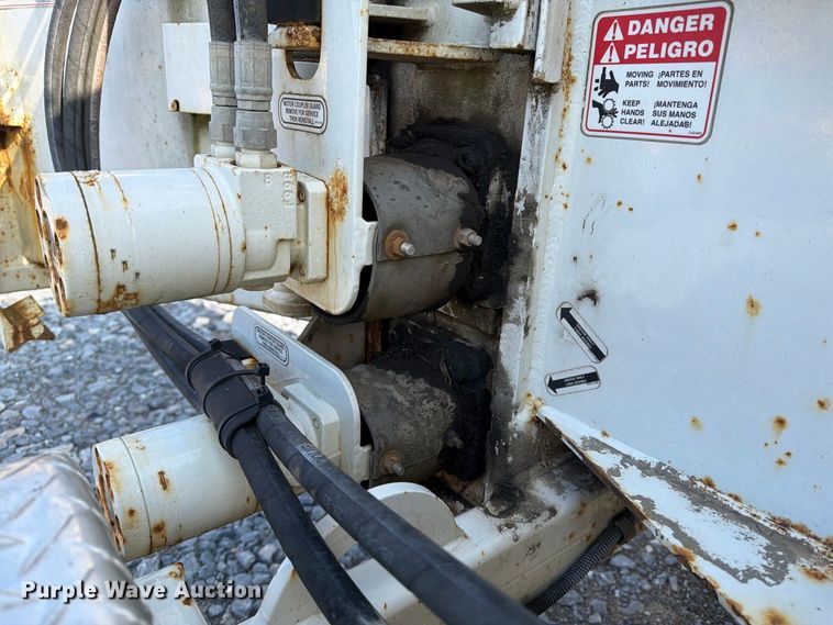 image for item YA4955 2016 Bandit 200UC wood chipper