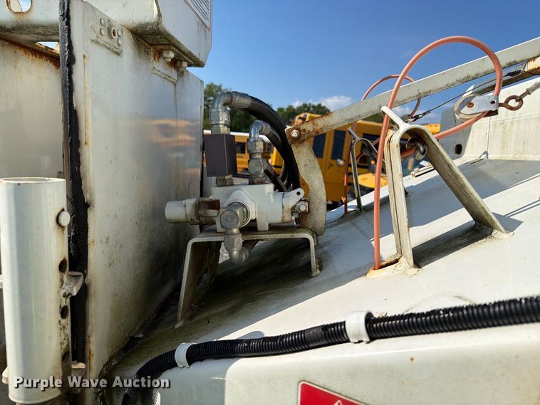 image for item YA4955 2016 Bandit 200UC wood chipper