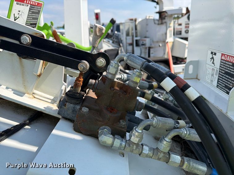 image for item YA4956 2019 Altec DC1317 wood chipper