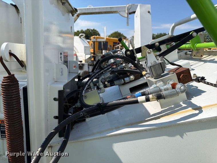 image for item YA4956 2019 Altec DC1317 wood chipper