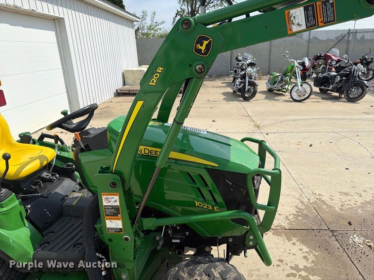 image for item YA5172 2021 John Deere 1023E MFWD tractor