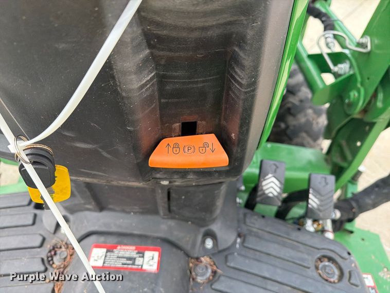 image for item YA5172 2021 John Deere 1023E MFWD tractor