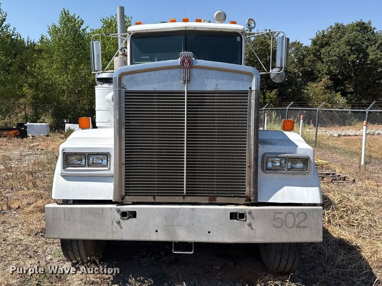 image for item DE6567 1986 Kenworth W900 tank truck