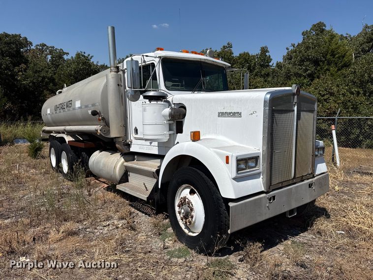 image for item DE6567 1986 Kenworth W900 tank truck
