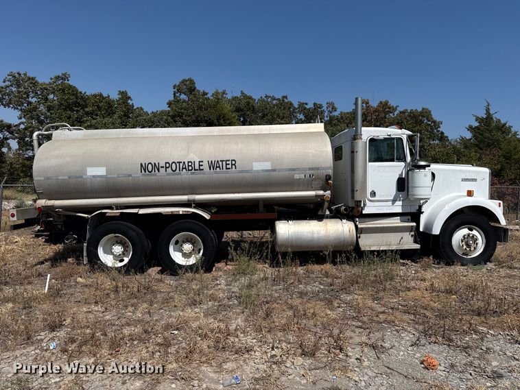 image for item DE6567 1986 Kenworth W900 tank truck