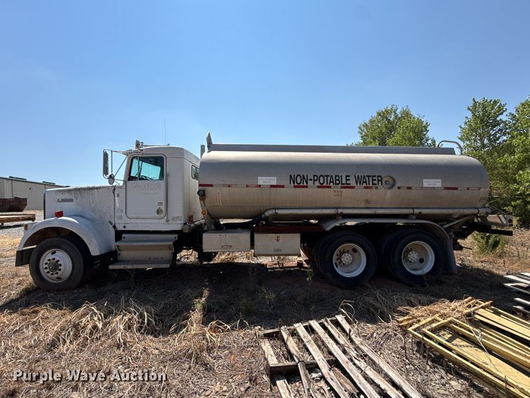 image for item DE6567 1986 Kenworth W900 tank truck