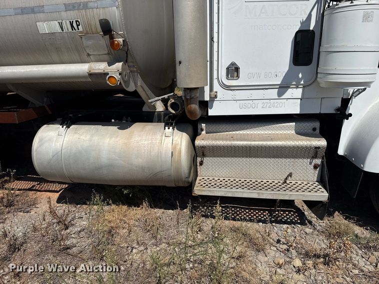 image for item DE6567 1986 Kenworth W900 tank truck