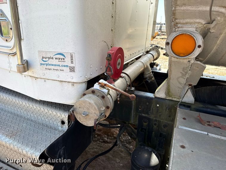 image for item DE6567 1986 Kenworth W900 tank truck