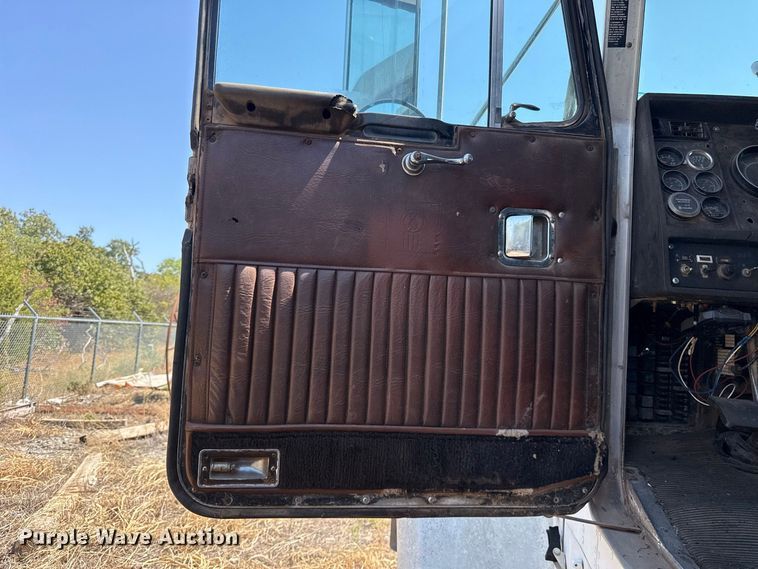image for item DE6567 1986 Kenworth W900 tank truck